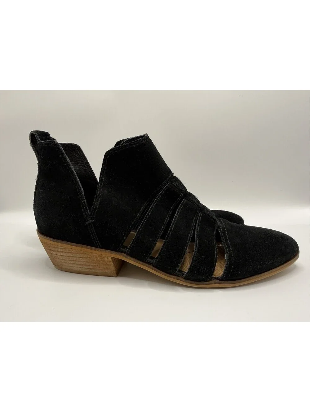 Frye And Co Rubie Cutout Booties Black size 7.5M